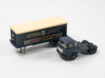 DINKY TOYS FRANCE
Unic Esterel tractor-trailer...