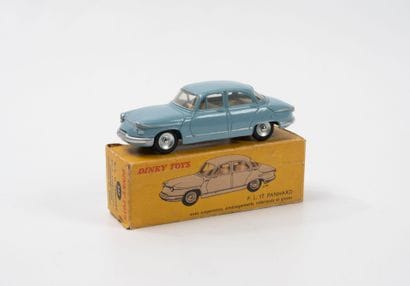DINKY TOYS FRANCE
P. L. 17 Panhard blue Ref...
