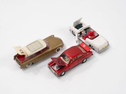 DINKY TOYS FRANCE
Lot including :
-Station...