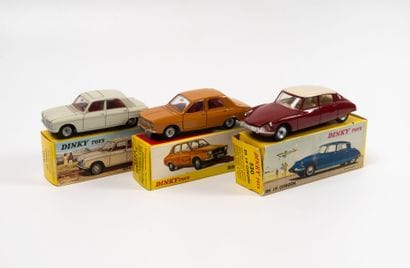 DINKY TOYS FRANCE
Lot including :
-DS 19...