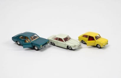 DINKY TOYS FRANCE
Lot including :
-Fiat 850...