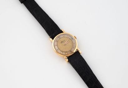 JAEGER
Ladies' watch, case in yellow gold...