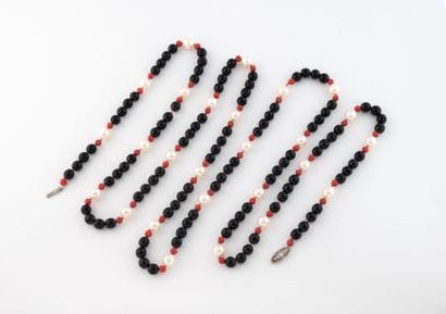 Long sautoir of white cultured pearls and...