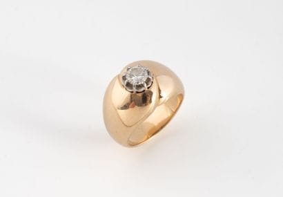 Bague jonc en or jaune (750) et platine (850)...