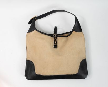 HERMES
Trim handbag in navy blue canvas and...