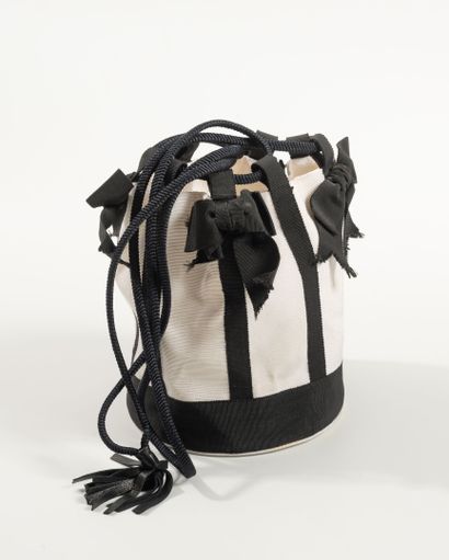 YVES SAINT LAURENT
Small bucket bag in white...