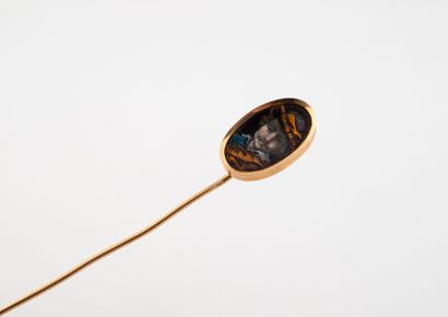 Yellow gold (750) collar pin set with a polychrome...