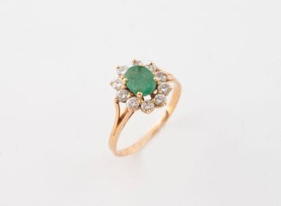Yellow gold (750) daisy ring centered on...