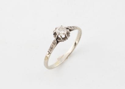 Ring in white gold (750) and platinum (850)...