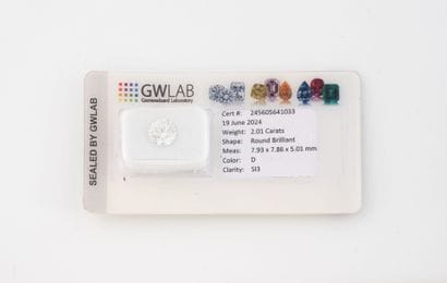 Diamant sur papier de taille brillant sous...