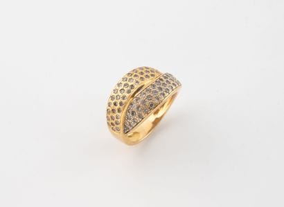 Bague en or jaune et gris (750) ornée de...