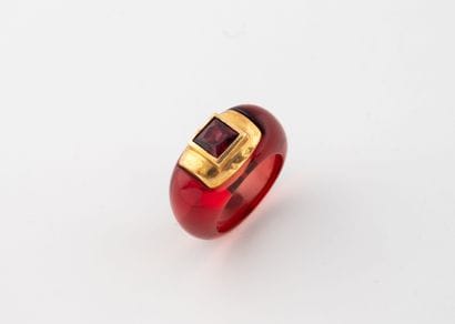 Bague jonc en résine rouge et or jaune (750)...