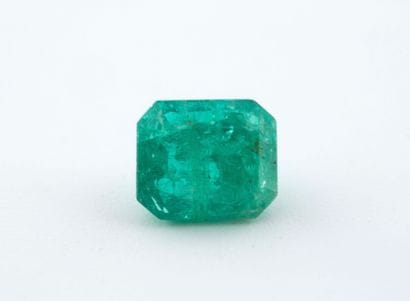 Émeraude sur papier.
Poids : 0,78 carat.
Givres...