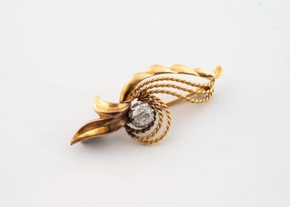 Yellow gold (750) brooch with twisted filament...