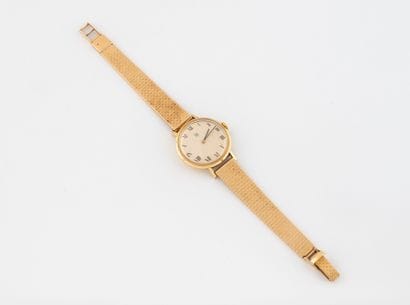 LIP
Ladies' wristwatch in yellow gold (750).
Round...