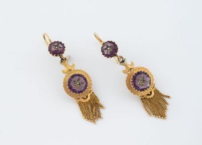 Pair of earrings in yellow gold (750) holding...