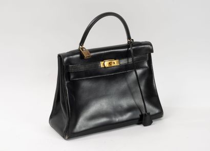 HERMES
32 cm Kelly bag in black box calfskin....