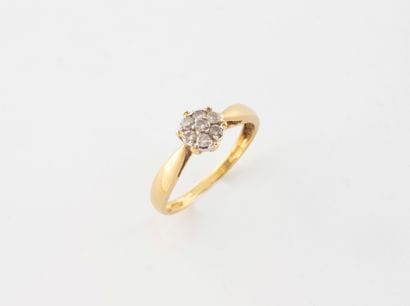 Petite bague en or jaune (750) à plateau...