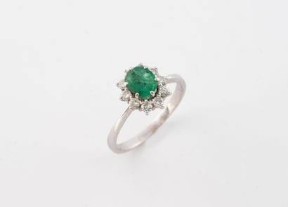 White gold ring adorned (750) with a claw-set...