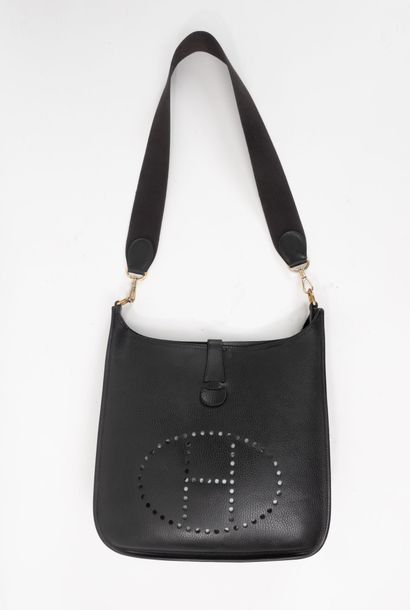 HERMES Evelyne
Shoulder bag in black Togo...