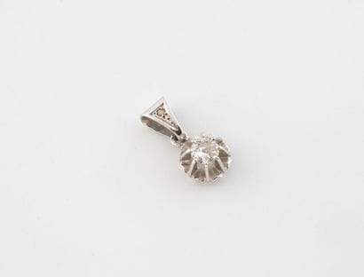 White gold (750) pendant set with an old-cut...