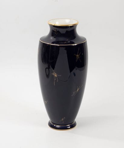SÈVRES
Baluster-shaped vase.
In porcelain...