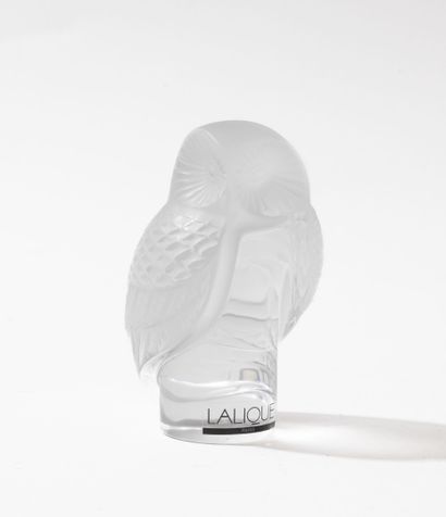LALIQUE FRANCE
Owl paperweight.
Molded-pressed...