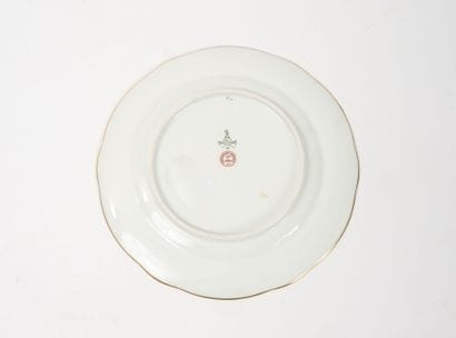 SÈVRES
Plate.
Porcelain with contoured rim...