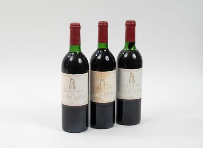 CHÂTEAU LATOUR
3 bottles, 1983.
GCC1 Pauillac.
Shoulder,...