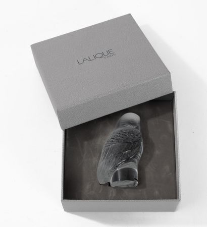 LALIQUE FRANCE
Owl paperweight.
Molded-pressed...