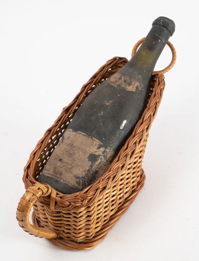 ROMANEE-CONTI
1 bottle, 1924.
Empty level.
Scratches,...