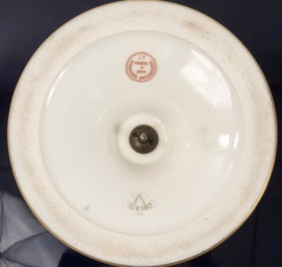 SÈVRES
Cake stand.
Circular porcelain on...