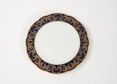 SÈVRES
Plate.
Porcelain with contoured rim...