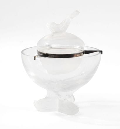 LALIQUE FRANCE
Caviar bowl, Igor model.
Partially...
