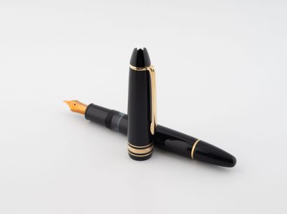 MONTBLANC
Resin and gold-plated metal fountain...