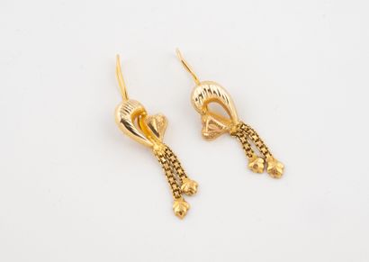 Pair of earrings in yellow gold (750).
System...