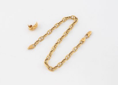 Small batch of yellow gold (750) debris.
Weight:...