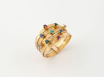 Yellow gold (585) band ring with five partially...