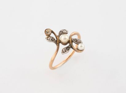 Pink gold (750) ring, the openwork bezel...