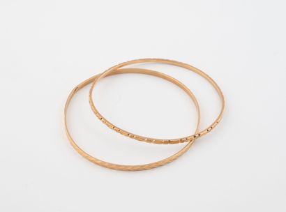 Set of two yellow gold (750) rigid bangles...
