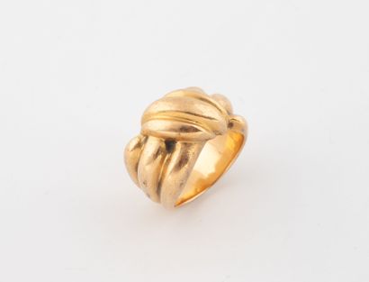 Ring in yellow gold (750), the ring with...