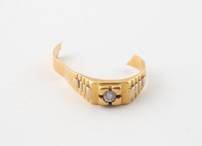 Debris from a yellow gold (750) and small...