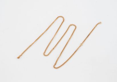 Yellow gold (750) curb chain.
Weight: 6.7...