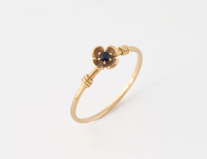 Small ring in yellow gold (750) with fleur-de-lys...