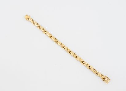 Bracelet in yellow gold (585) with flattened...