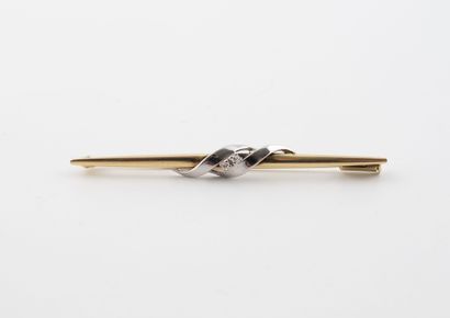 Barrette brooch in yellow and white gold...