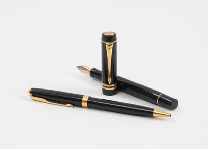 PARKER Duofold
Black resin and gold-plated...