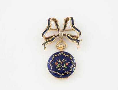 Yellow gold (750) brooch forming an openwork...