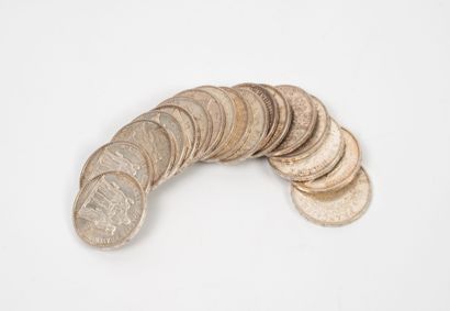 FRANCE
Lot of seventeen French Republic 10...