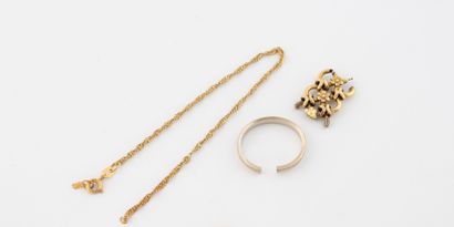 Lot of gold fragments (750). 
Weight: 5.7...